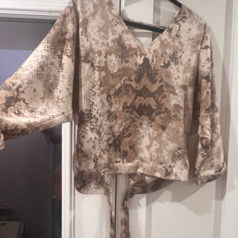 Black swan size-sm Snake Print V-Neck Top with tie in back showing lower back
